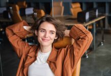 Más Allá de la Felicidad: Un Viaje de Conciencia y Crecimiento Personal